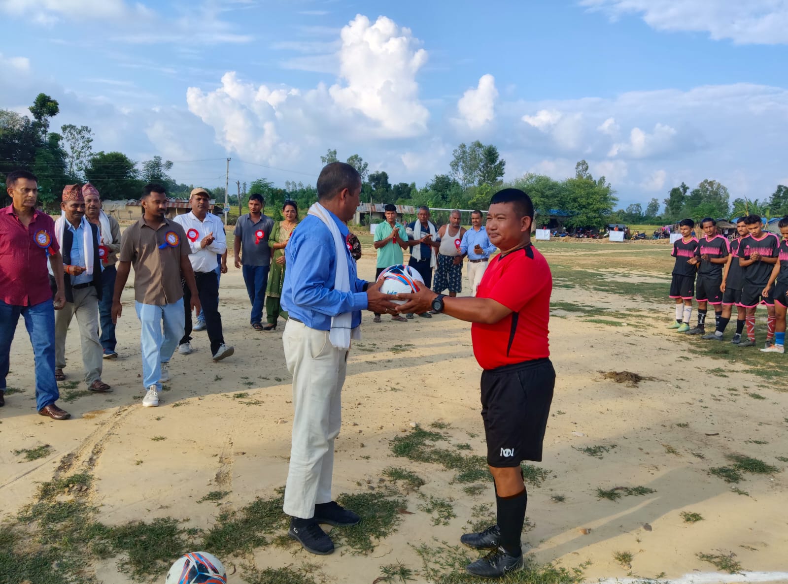 युवा संघ बढैयाताल को मैत्रीपूर्ण फुटबल खेल आज देखी शुरु