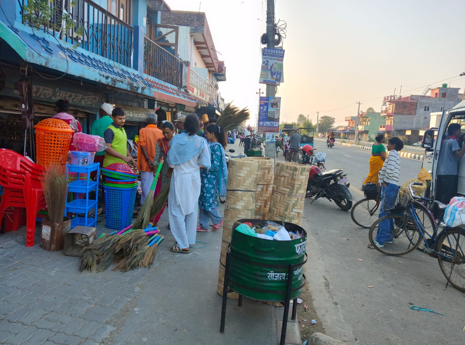 तिहार शुरु भएसँगै बजारमा चहलपहल बढ्दै