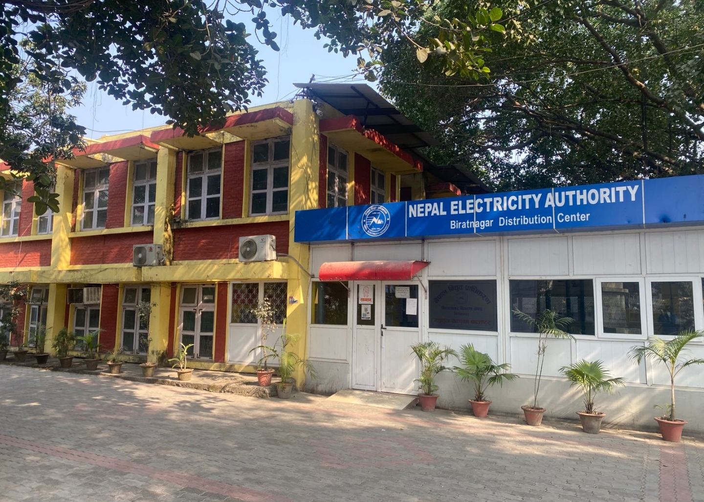 विद्युत महसुल नतिर्ने उपभोक्तामाथि कडाइ, विराटनगरमा २४९ जनाको लाइन काटियो